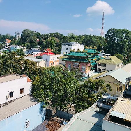 מלון Khach San Ngoc Son דואונג דונג מראה חיצוני תמונה